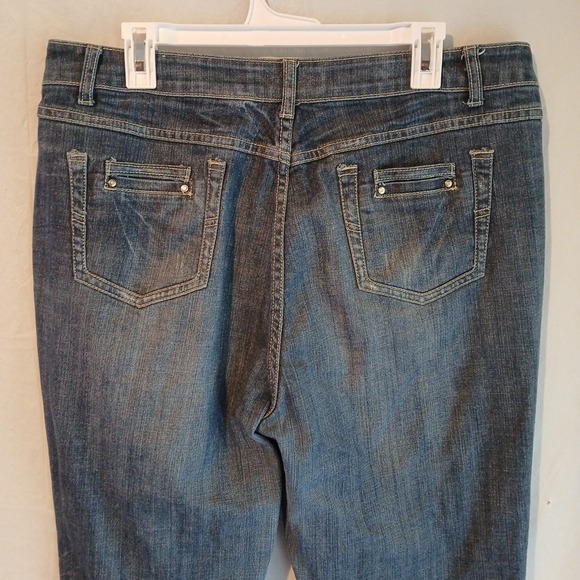 Crest Jeans Women's Blue Denim Med Wash Distressed Flare Leg Sz 17-18, 38‎ X 30 - Picture 5 of 8